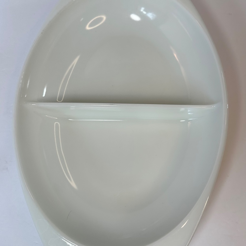Vintage Pyrex Divided Casserole Dish 1.5 QT Milk Glass Oval USA - Picture 2 of 6